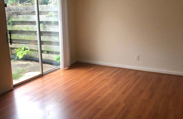 Spacious two bedroom townhome photos photos