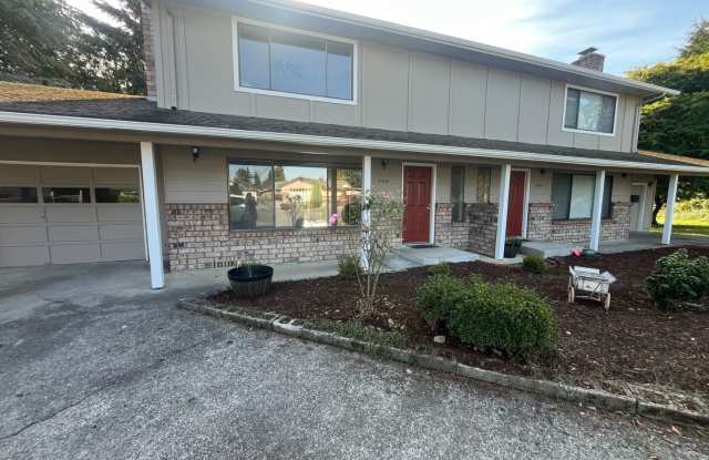Spacious 2 story duplex Gallery 1