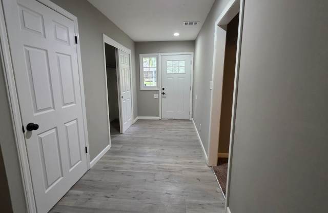 4-Bedroom, 1 Bath  Single Family for Rent in Kansas City, MO |  1-Car Garage Parking & Fenced backyard Gallery 3