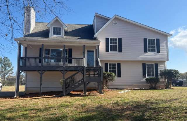 4 Bedrooms, 3 Bathrooms with potential 5th Bedroom and Loft/Office in Euharlee! **MOVE-IN SPECIAL** photos photos