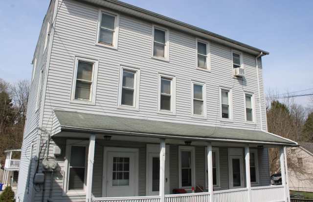 Spacious Three Bedroom Duplex Gallery 1