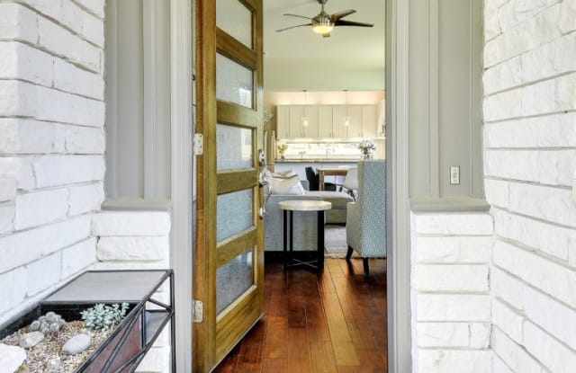 313 Cowal Dr S - 313 Cowal Drive South, Briarcliff, TX 78669