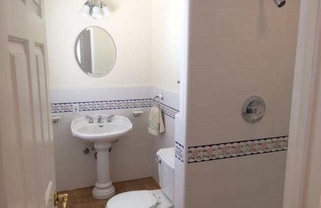 Great 3 Bedroom 3 Bath House in Monterey Fishermans Flats Neighborhood Gallery 3