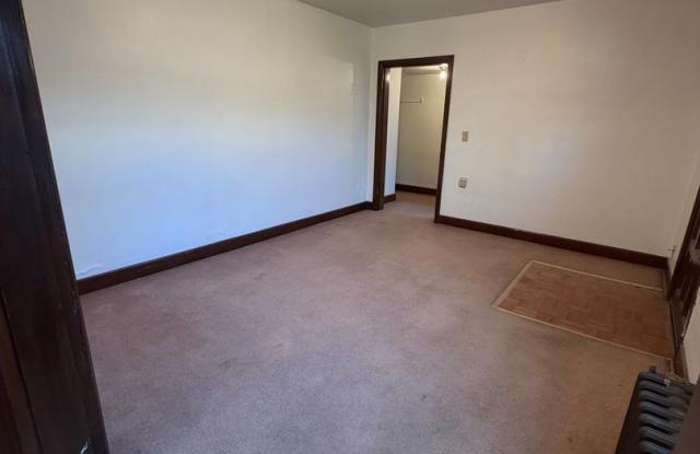 Newly Painted Studio Apartment - Located near Sky Lakes and Oregon Tech! photos photos
