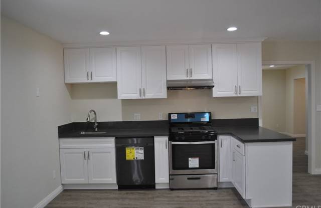 4418 Tyler Gallery 2