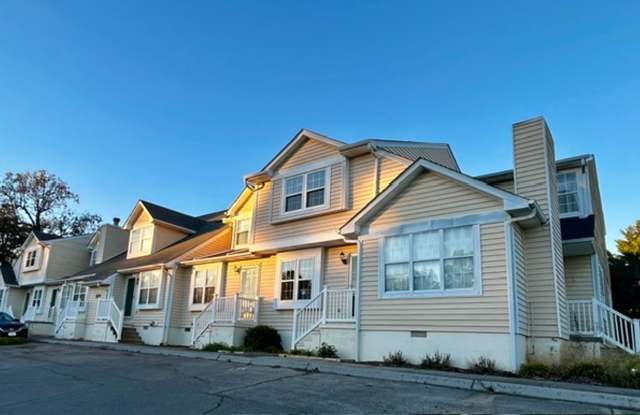 Alcoa Condominium Available! Gallery 1