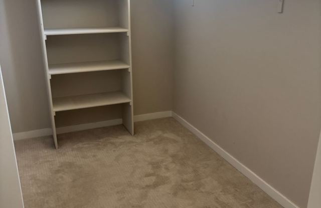 Large Natomas 3/2.5 Beauty.  Please reference full ad for viewings. Gallery 4