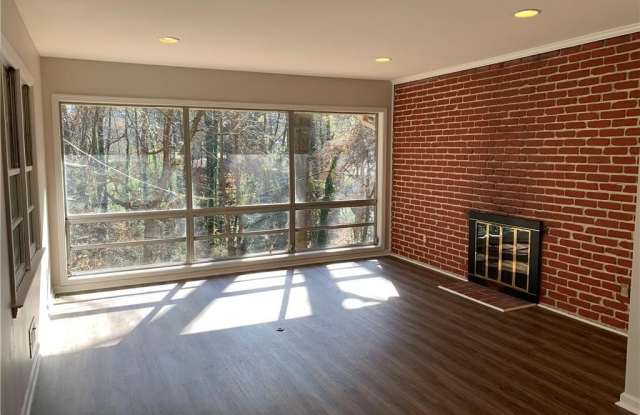 1203 Biltmore Drive NE Gallery 2