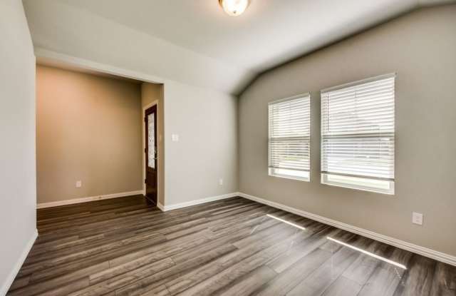 605 Cedar Springs Drive Gallery 4