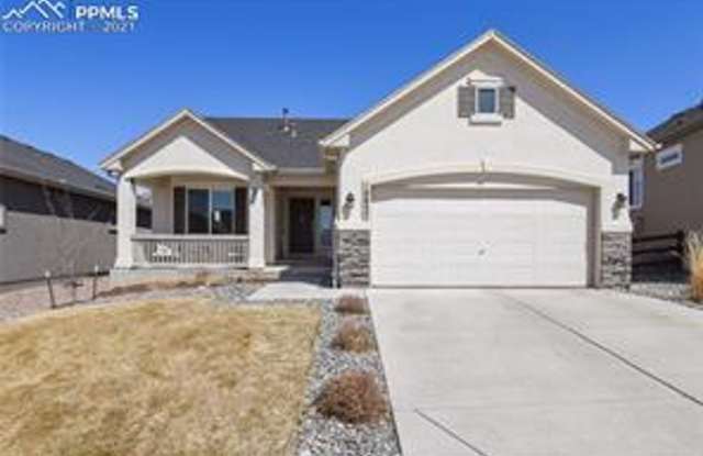 Beautiful stucco 4 bed rancher on premium fully landscaped lot photos photos