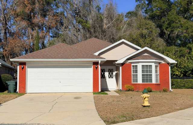 SummerBrooke Home, Plenty of Sunshine, Privacy,  Backyard Space! photos photos