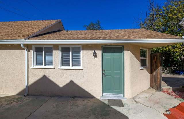10002 1/2 Pinewood Ave photos photos