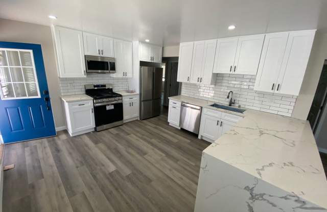 Renovated! 4BD/2BA on La Dorna photos photos