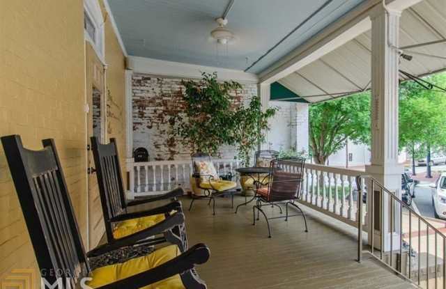 10 East Washington Gallery 2