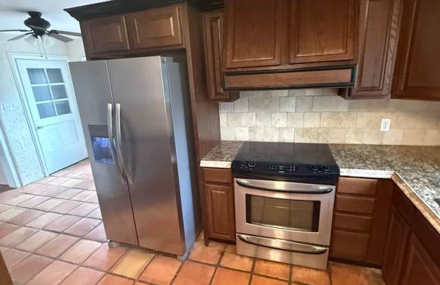 Available NOW! 5 Bedroom 2 bath in Tech Terrace! Gallery 4