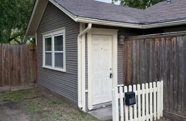 1/1 with Fenced Yard - Charming Historic Home UPDATED photos photos