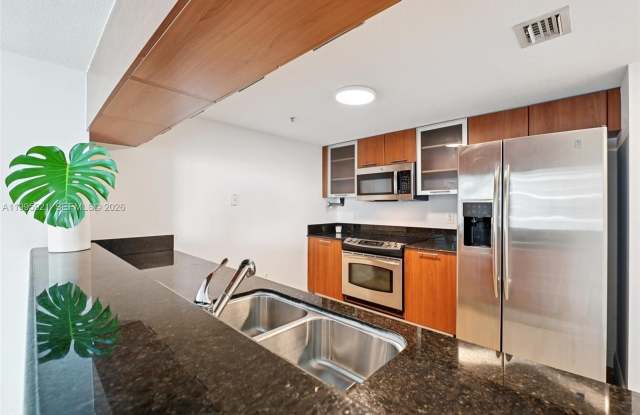 1800 N Bayshore Dr photos photos