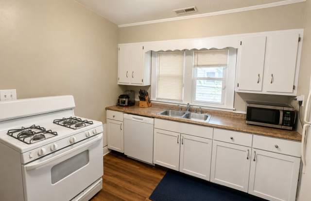 643 Golfview Drive | 4 BED • 2 BATH • CAMPUS RENTAL Gallery 4