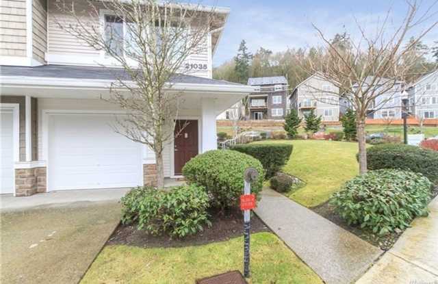 Spacious 2 Bed 2 Bath Townhome in SeaTac. Gallery 3
