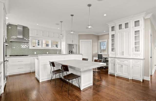825 Fairfield Beach Road Gallery 4