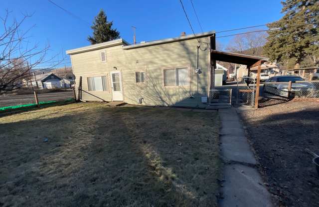 2110 3rd Street, La Grande, Oregon 97850 - $300 Off First Full Month's Rent photos photos