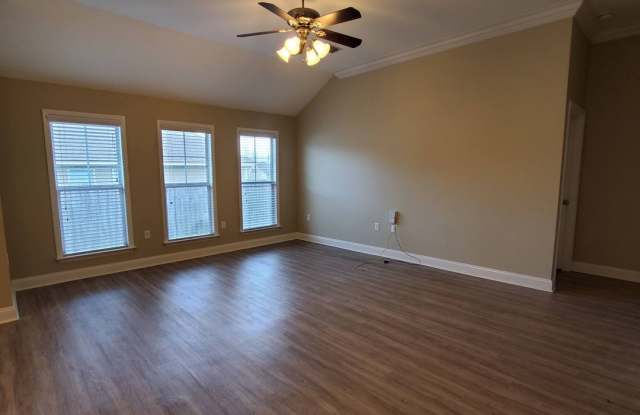 Modern Elegance Meets Southern Comfort: 4BR/2BA Gem in Northlake Neighborhood! Gallery 3