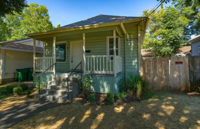 Chico Charmer! Close to CSUC and downtown Chico! Available August 1! photos photos