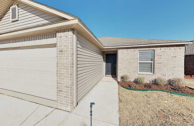 Spacious 3 Bedroom 2 Bath Home in Mustang Schools Gallery 3