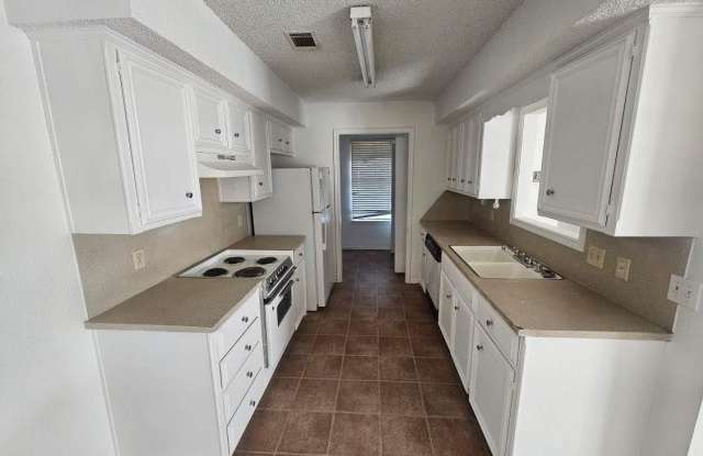 2005 S Loop 289 Gallery 3