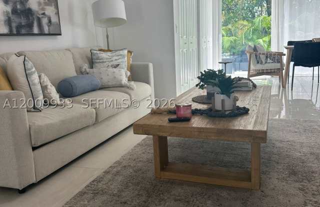 1030 NE 83rd St photos photos