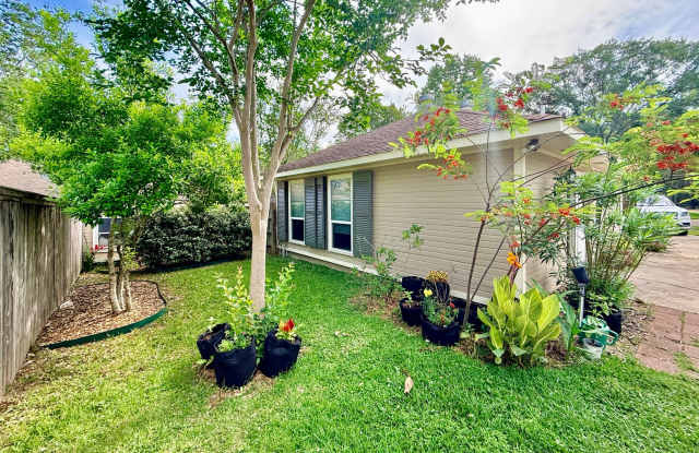 Elegant Cottage Retreat in Wimbledon Estates – Walk to Perkins Rowe photos photos