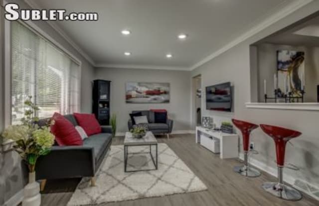 114 Kenwood - 114 N Kenwood Ave, Royal Oak, MI 48067