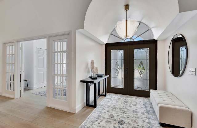 1915 New Haven Avenue Gallery 3