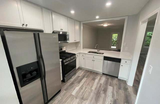 2260 Newport Landing Gallery 3