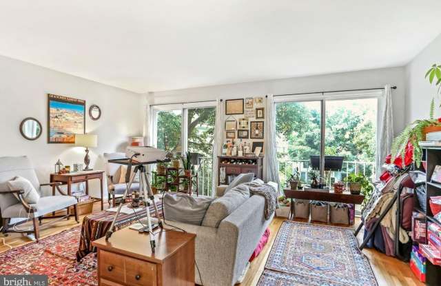 158 G ST SW #147 Gallery 3