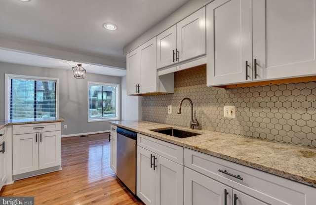 2171 GLENCOURSE LANE Gallery 2