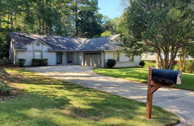 Just Listed! Single Family Home in Cary Woods! Gallery 1