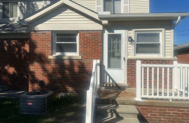 BEAUTIFUL 5 BEDROOM HOME IN ST CLAIR SHORES Gallery 1