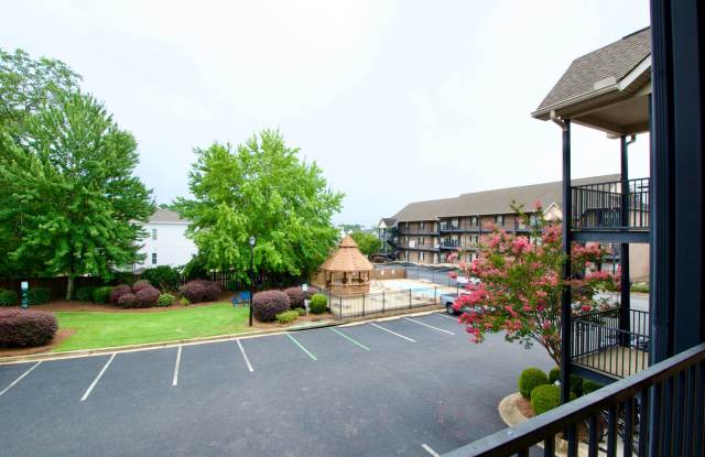 Downtown Auburn Living on West Glenn – Walk to Campus! photos photos