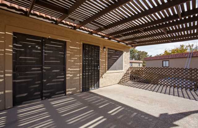 Charming 2nd floor townhome with large, covered patio, 1 car garage Gallery 4
