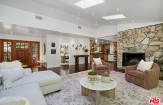 3452 Mandeville Canyon Road Gallery 4
