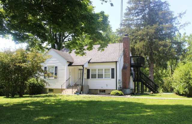 213 Old Bates Gates Road photos photos