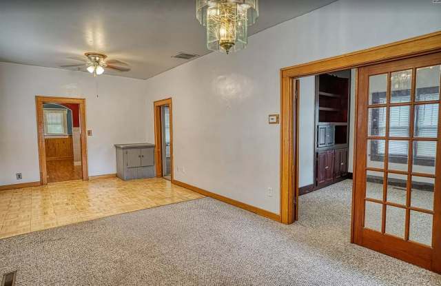 Cute 2 Bed 2 Bath Home in Newton Gallery 2