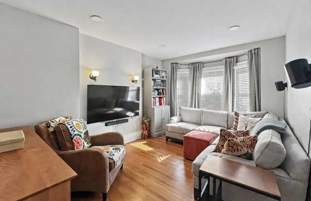 Bright and spacious 4-bedroom photos photos
