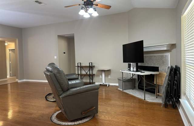 15320 Country Acres Dr. Gallery 3