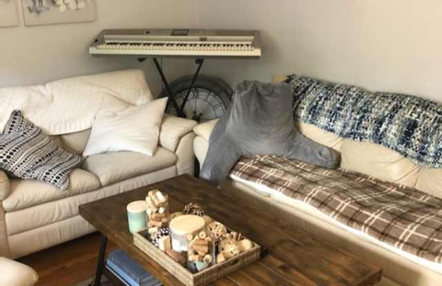 Nicely renovated 1 bed in Oak Square! photos photos Nicely renovated 1 bed in Oak Square! photos photos