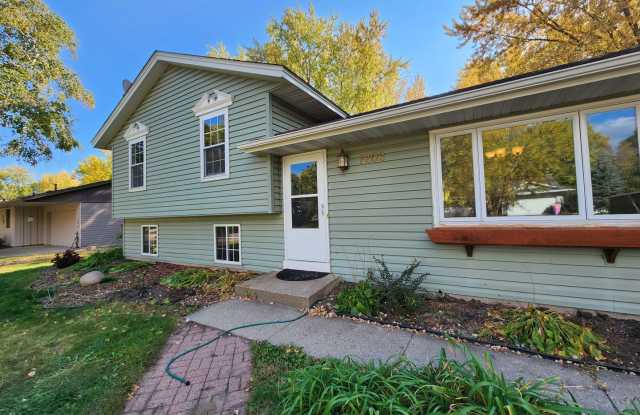 Newly Renovated Split-Level Home is Desirable part of Apple Valley Gallery 1