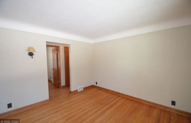 2240 Gardenette Drive S Gallery 4