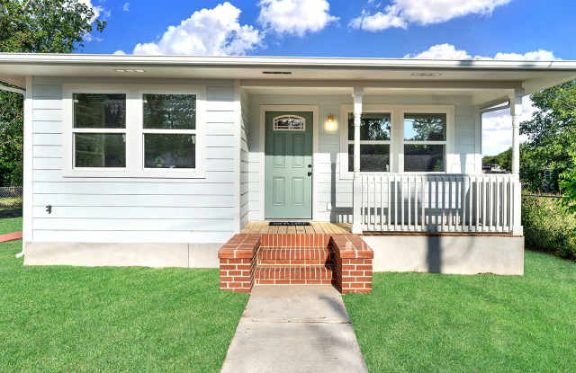 908 Liberty Avenue - 908 Liberty Avenue, Seguin, TX 78155 908 Liberty Avenue - 908 Liberty Avenue, Seguin, TX 78155