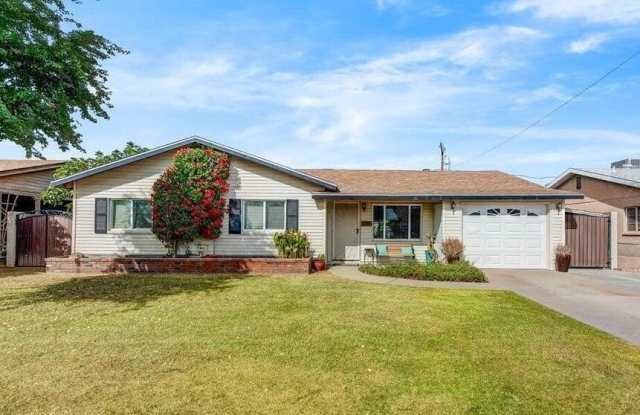 7736 E Catalina Drive Gallery 1